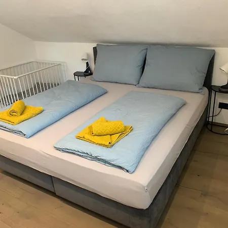 Idyllische In Zentrumsnaehe Mit Parkplatz 2 * Гмунден